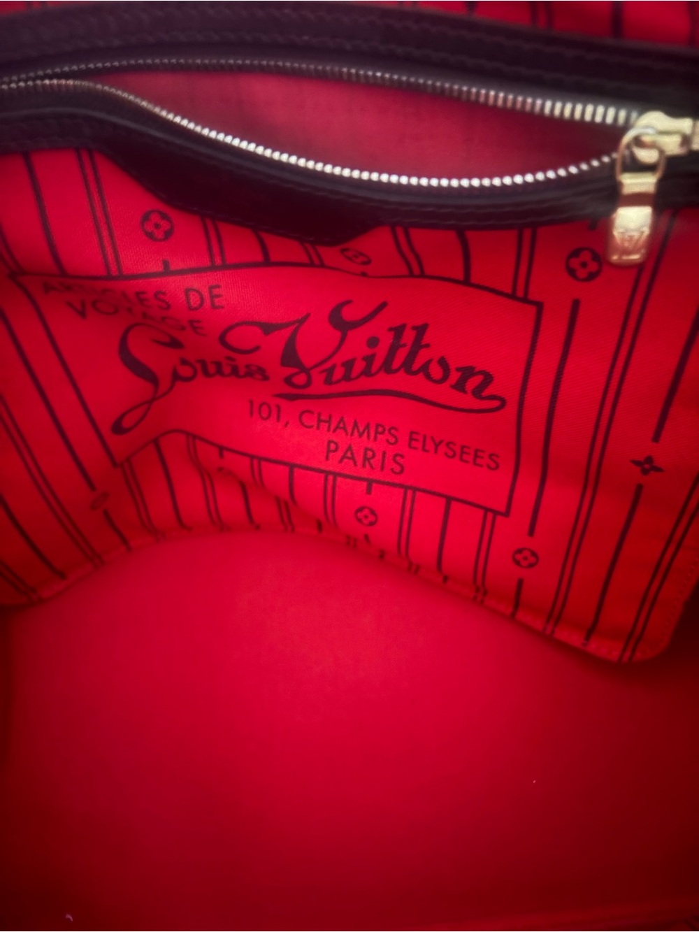 Louis Vuitton Damier
Ebene Canvas Tote with Dark Brown Trim and Red Interior/GM - Picture 11 of 15